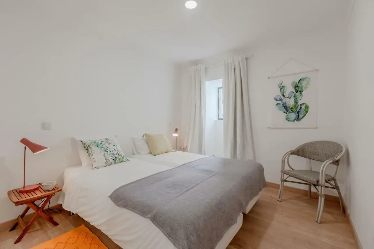 Bright & Spacious With Orange Tree Patio, By Timecooler Lisboa 0*,  Portugal