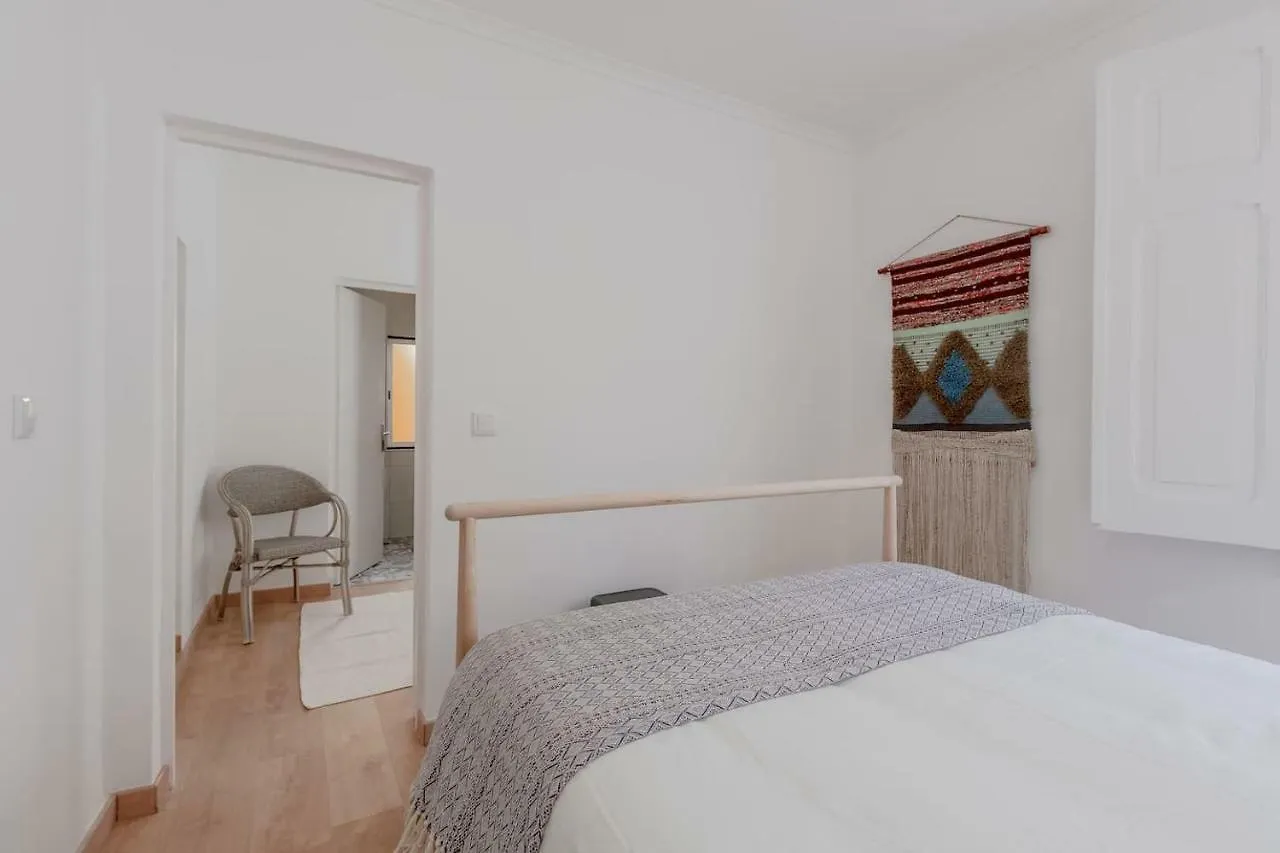Bright & Spacious With Orange Tree Patio, By Timecooler Lisboa Πορτογαλία